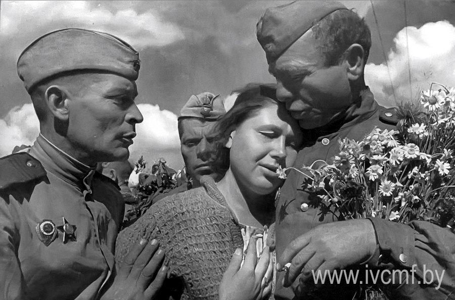 9мая_Празднование-9-мая-1945.jpg